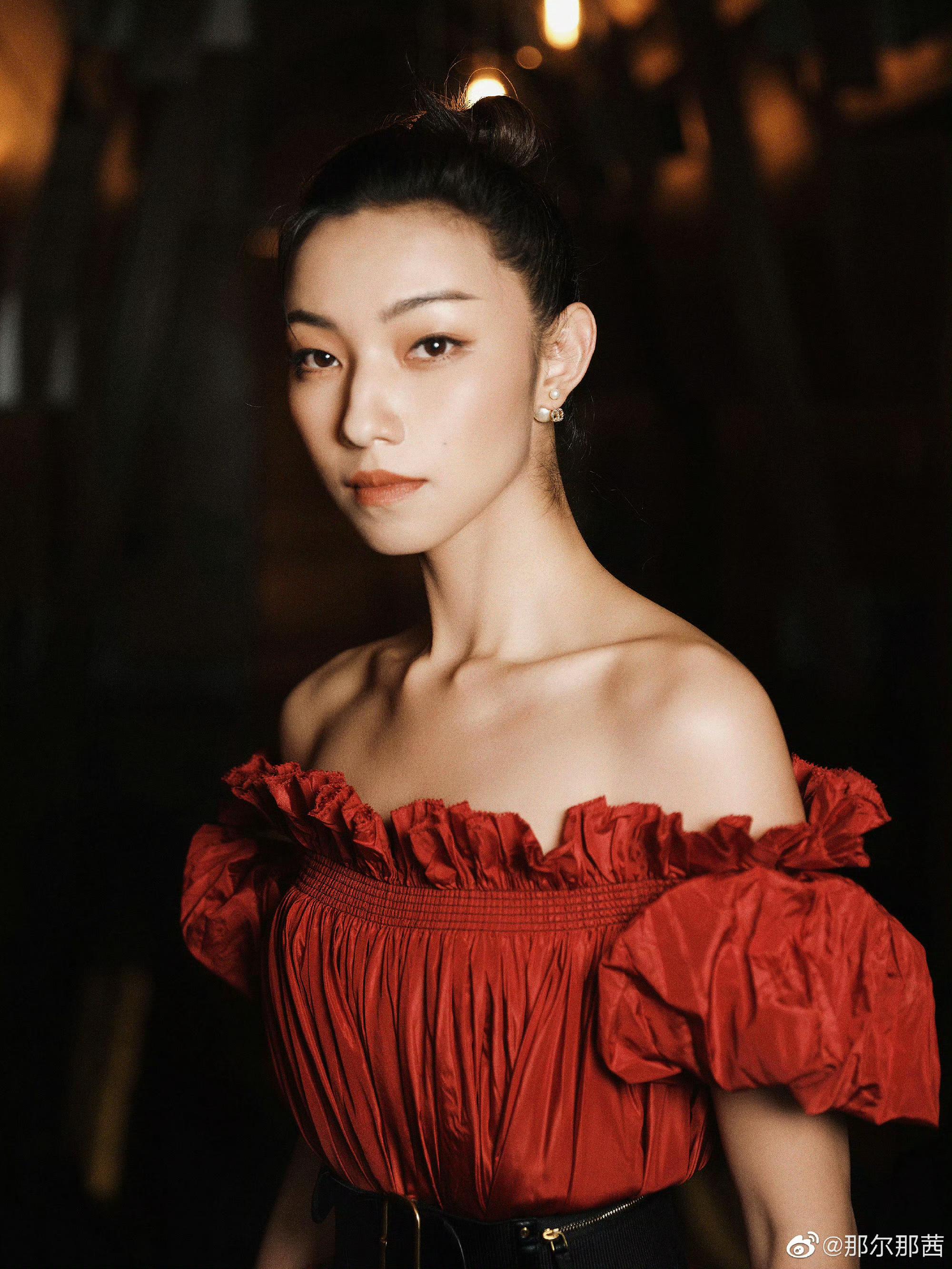 如何评价乌尔善封神中邓婵玉的扮演者蒙古族演员那尔那茜的长相