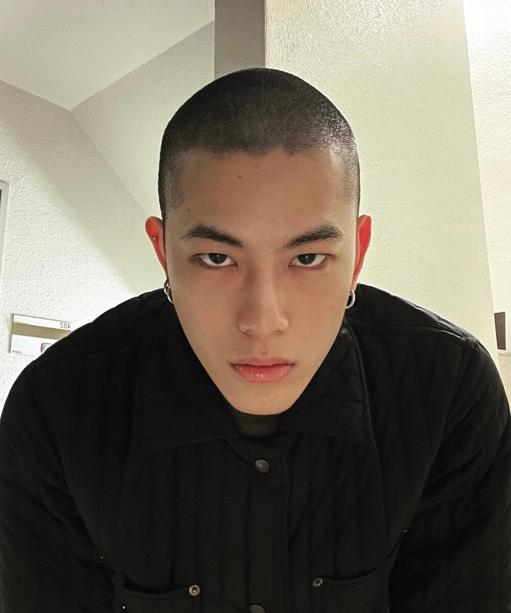 有没有贼帅的寸头男生头像谢谢? - 知乎