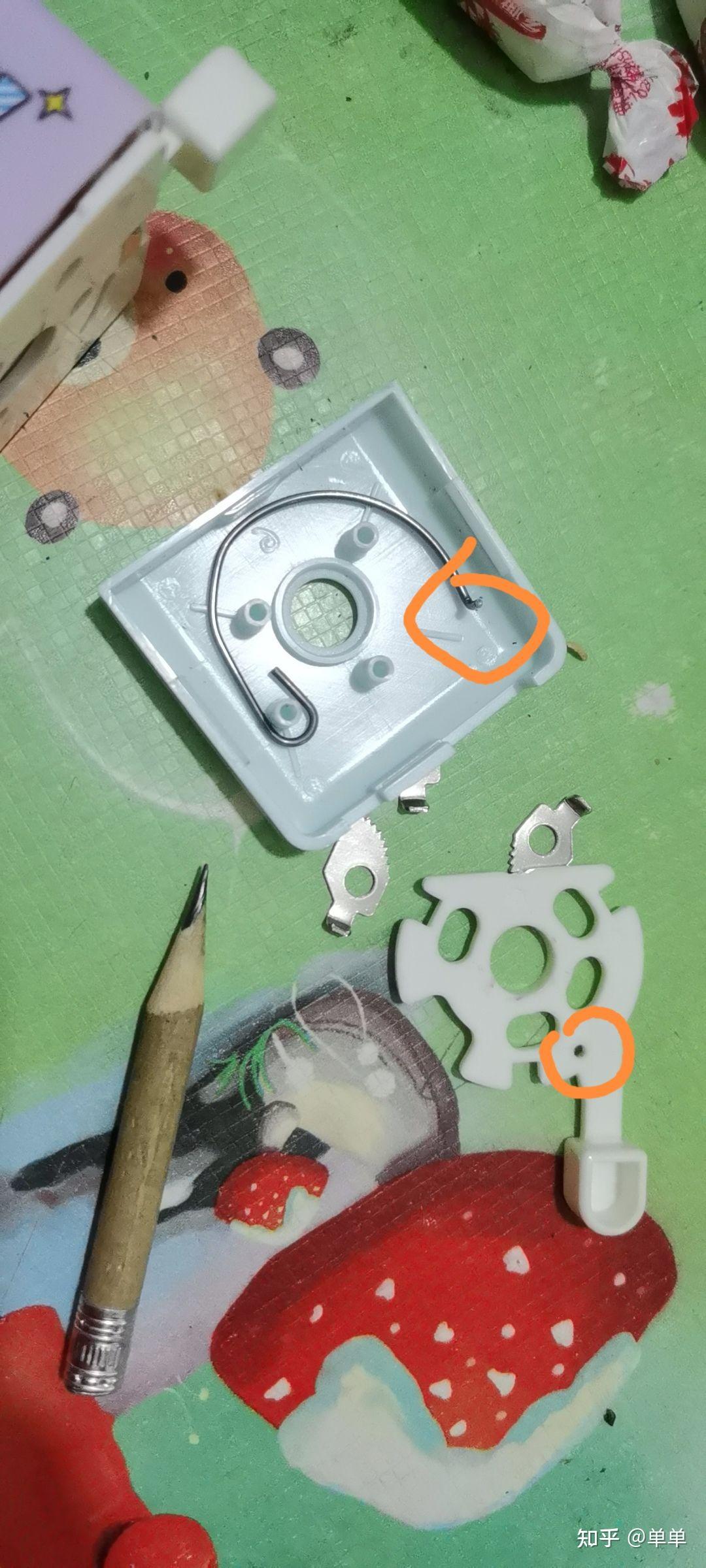 自动转笔刀内部结构是怎样的?拆开后,如何安装?(拆开安不上了.