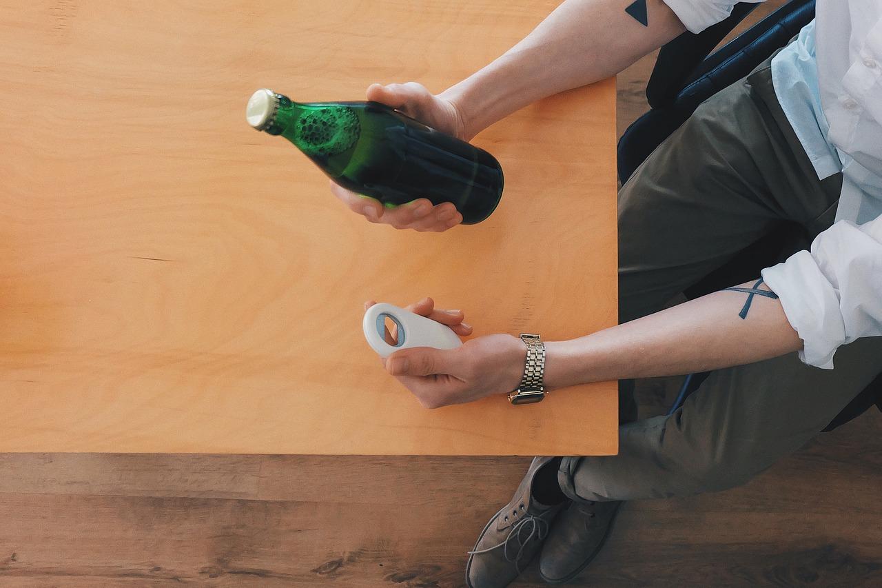 没有起子怎么开红酒瓶