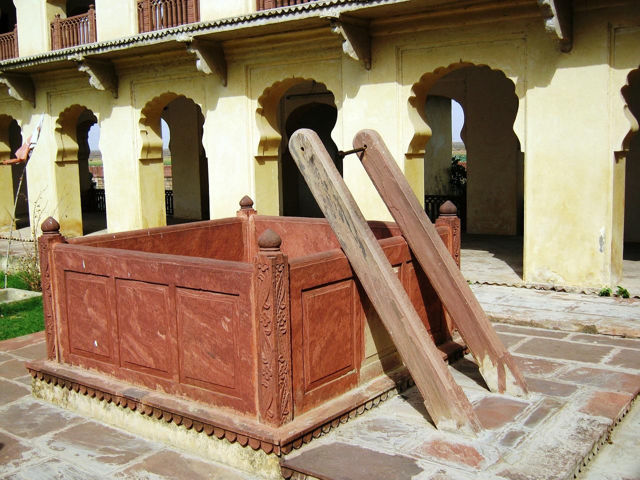 4. 宫廷艺术瑰宝