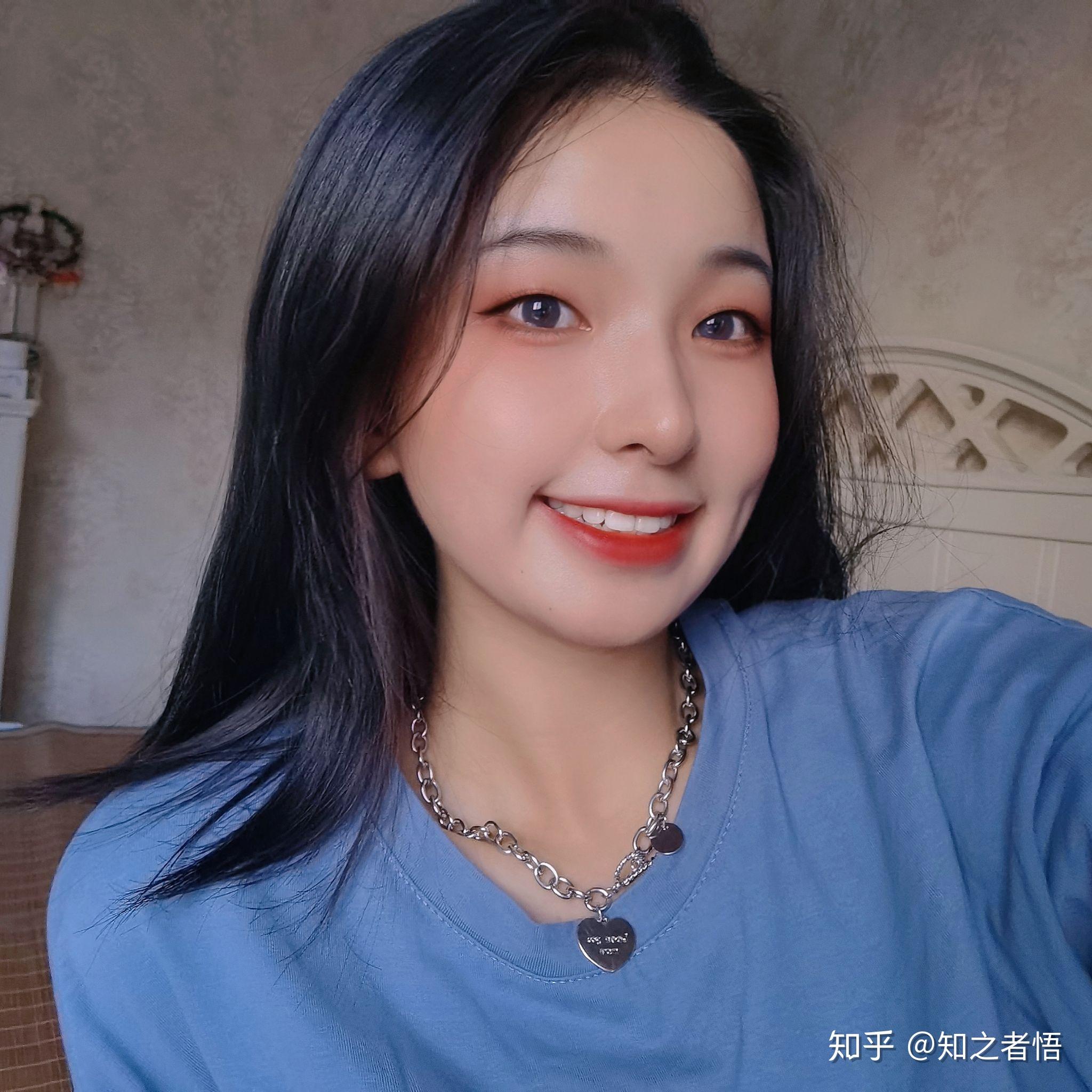 单眼皮小眼睛戴眼镜的女生剪短发是种什么体验