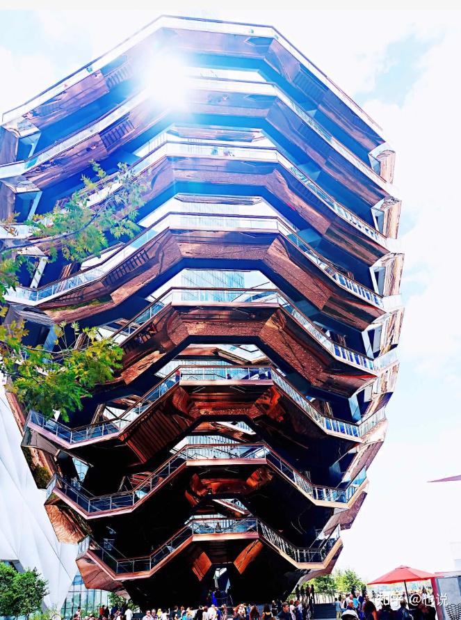 央美毕业展作品《超级蜂巢》被网友吐槽"一堆废纸壳"