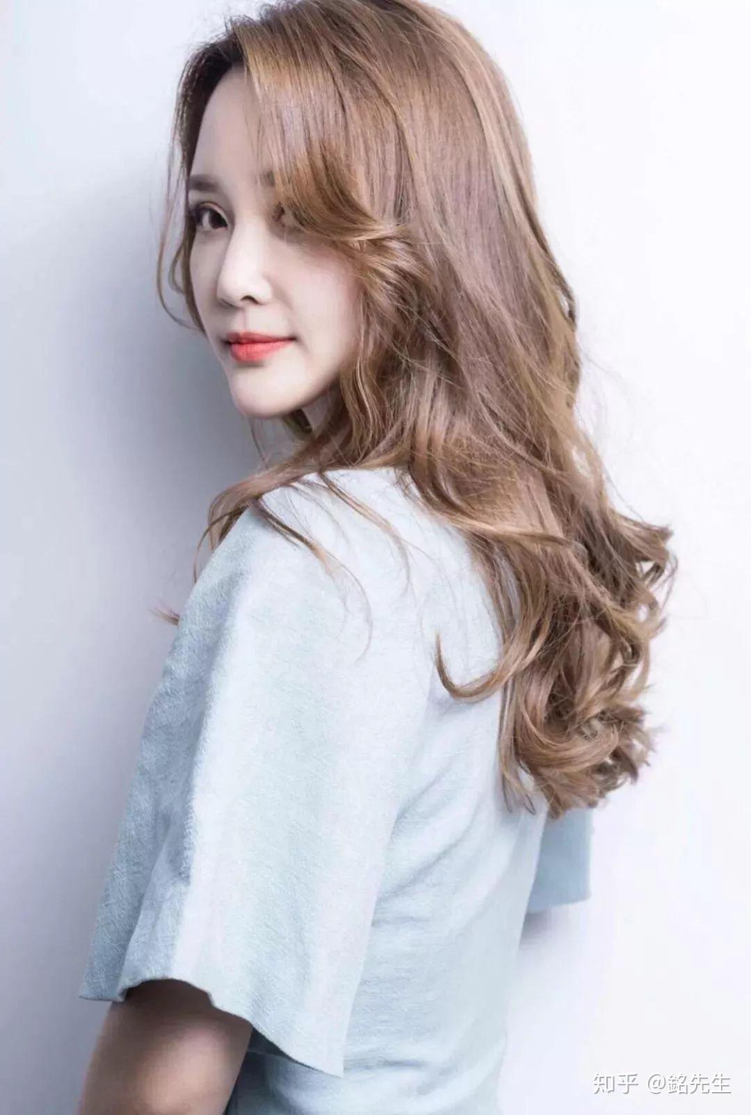 编发学一款约会发型公主烫