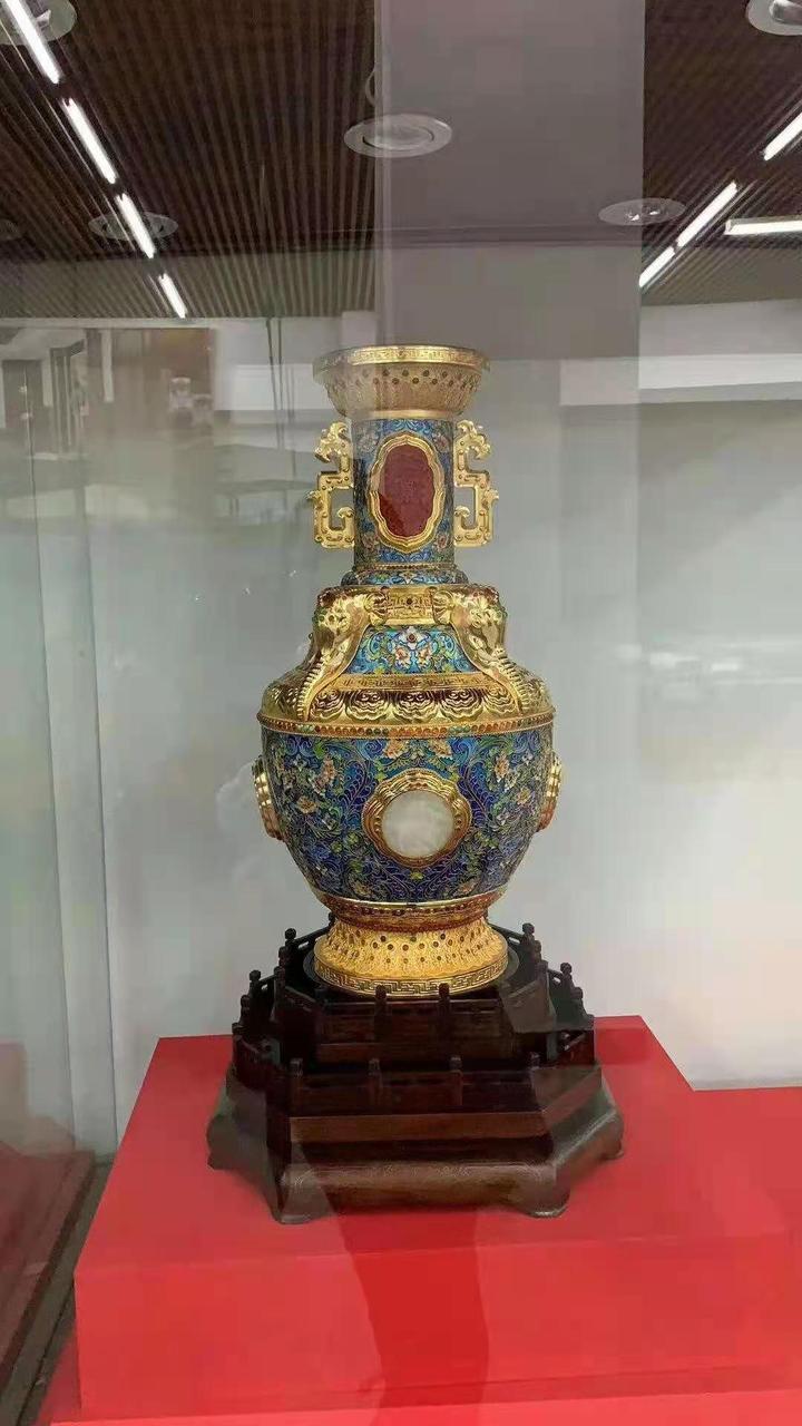 景泰蓝中华复兴五福瓶限量发行