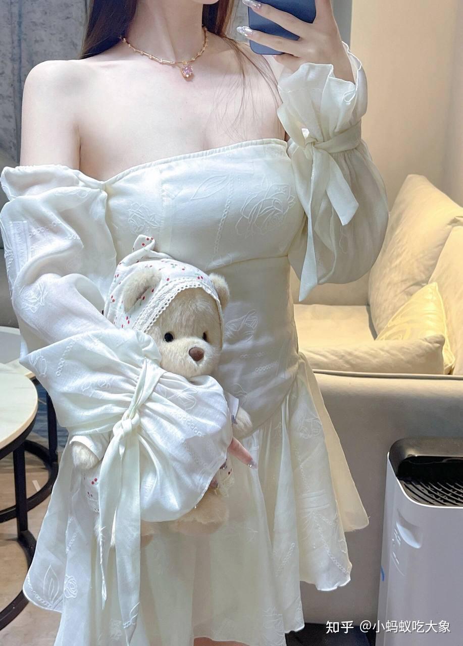 女生平时可以穿下图这种白一带布鞋么? - 知乎