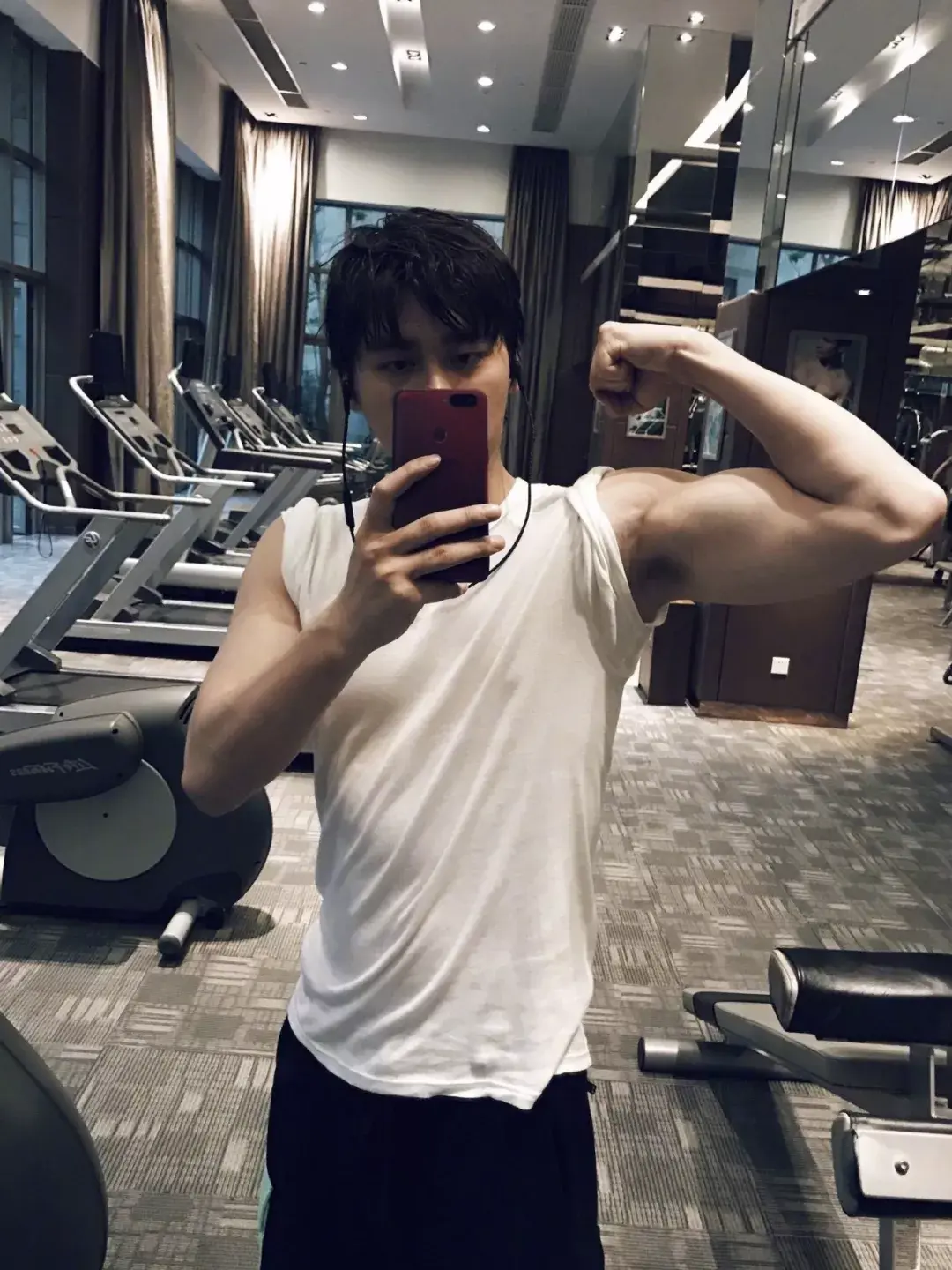 怎样自拍才像直男