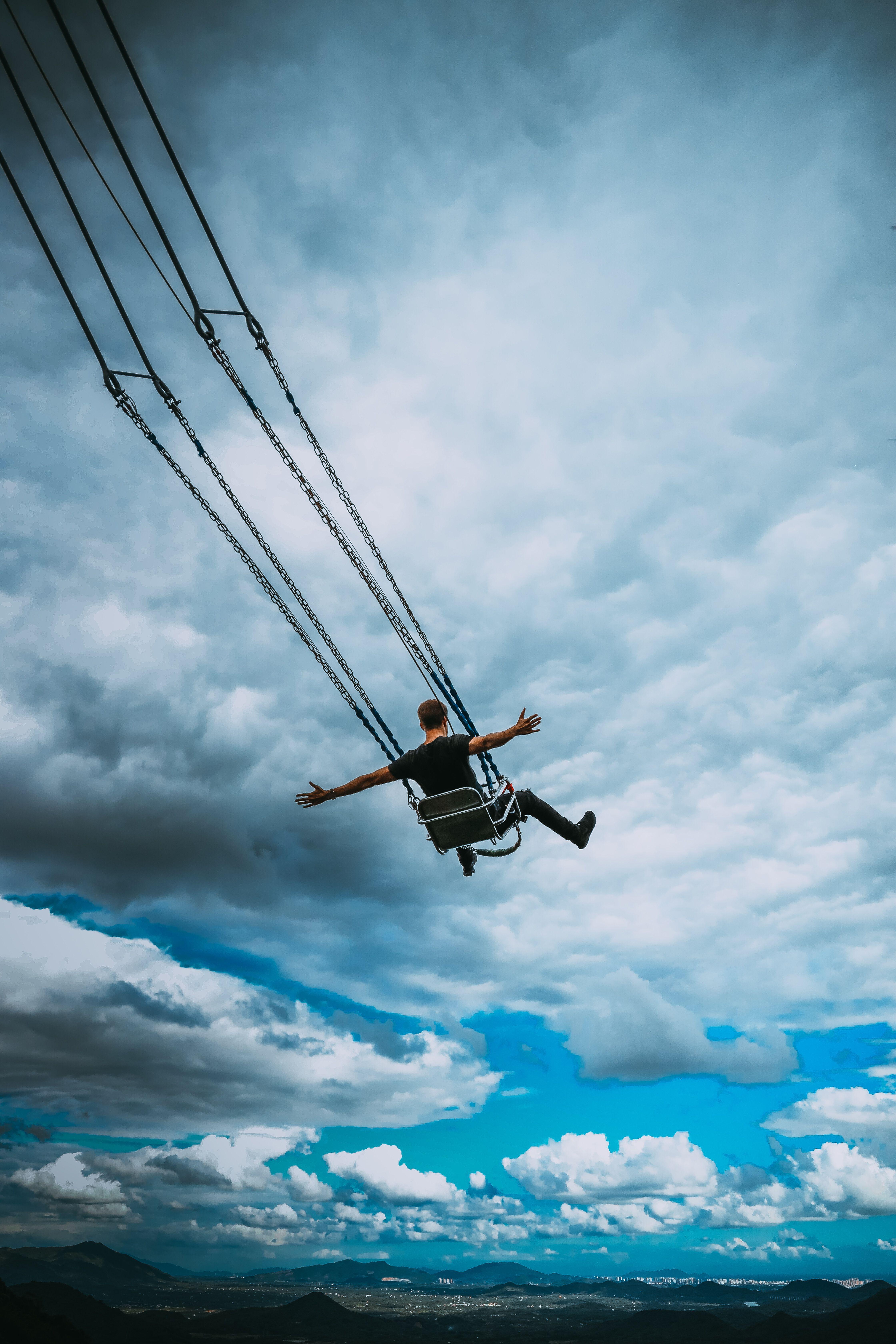 有没有特别好看的类似于悬崖秋千的大秋千的好看的图片想做壁纸找了