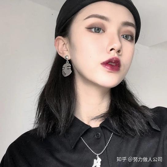 你最不能接受的服装搭配是怎样的?