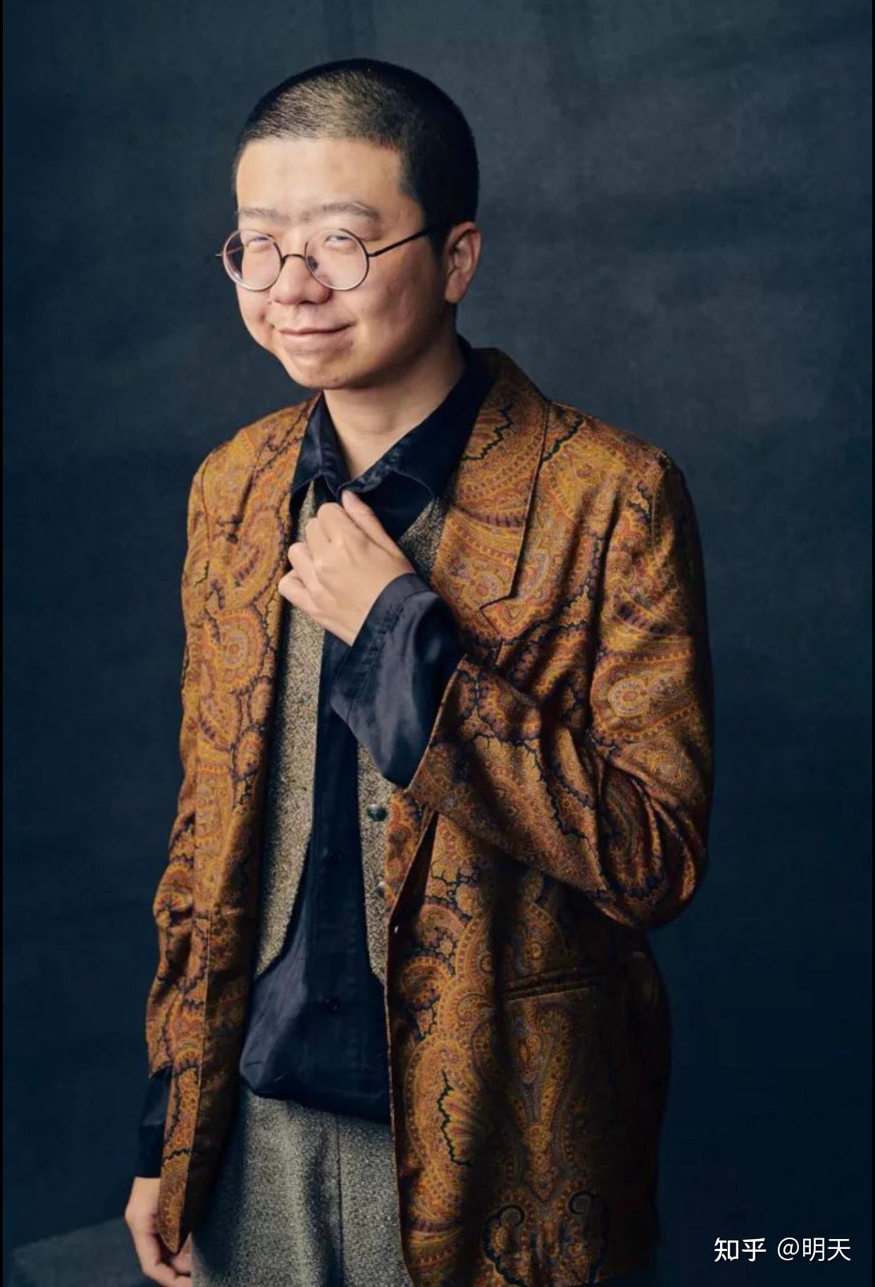 脱口秀演员演出玩梗引争议,笑果文化致歉称「无限期停止其工作」,如何