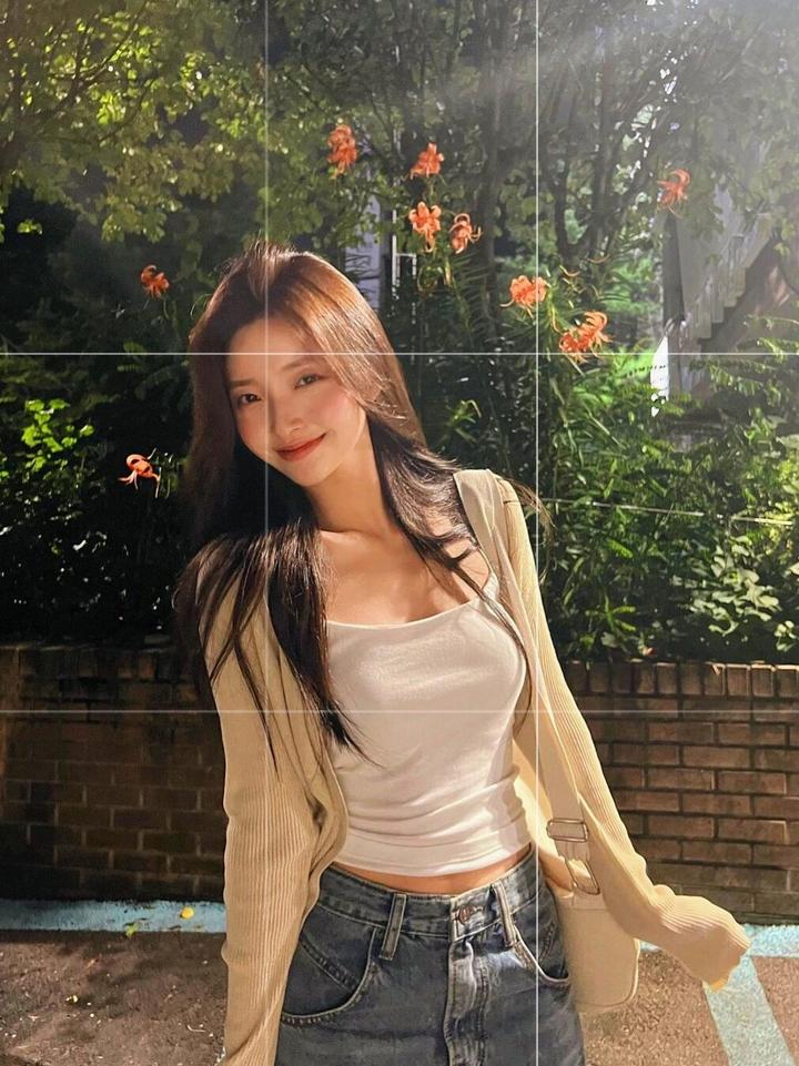个性女生拍照姿势,学这9个,拍照轻松自然又好看
