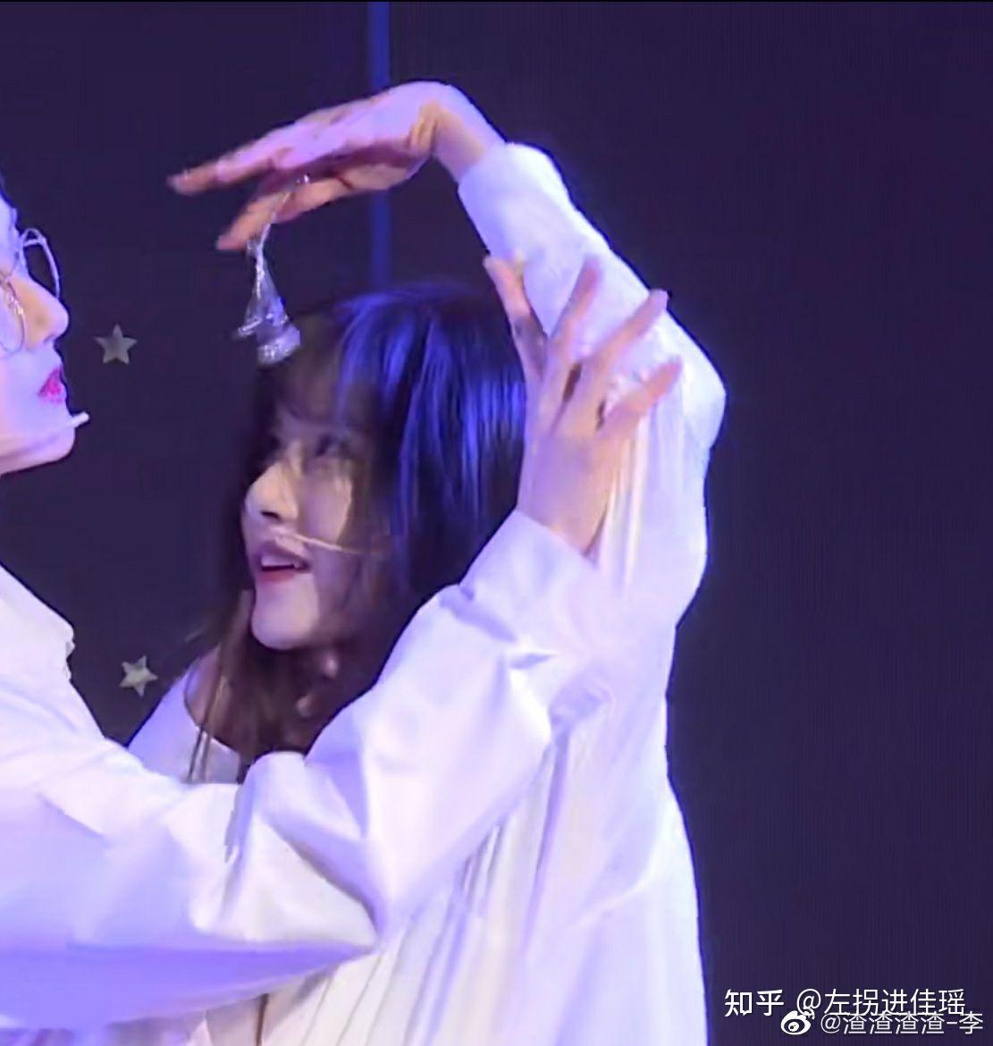有没有比较甜的les情头,就是百合头像.