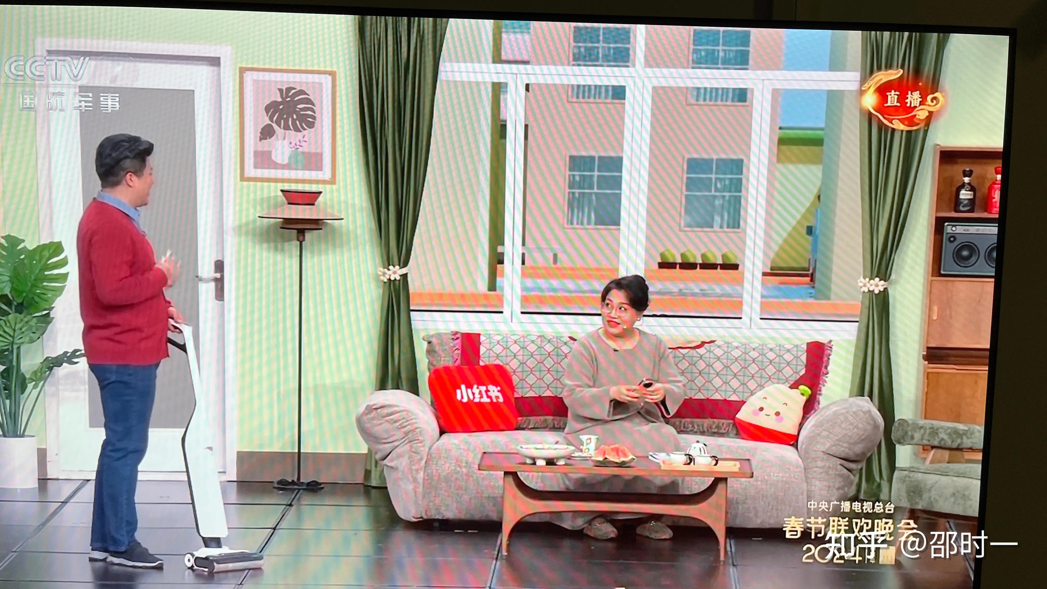 如何评价蒋诗萌,何欢,章若楠等在 2024 年春晚主演的小品《那能一样吗