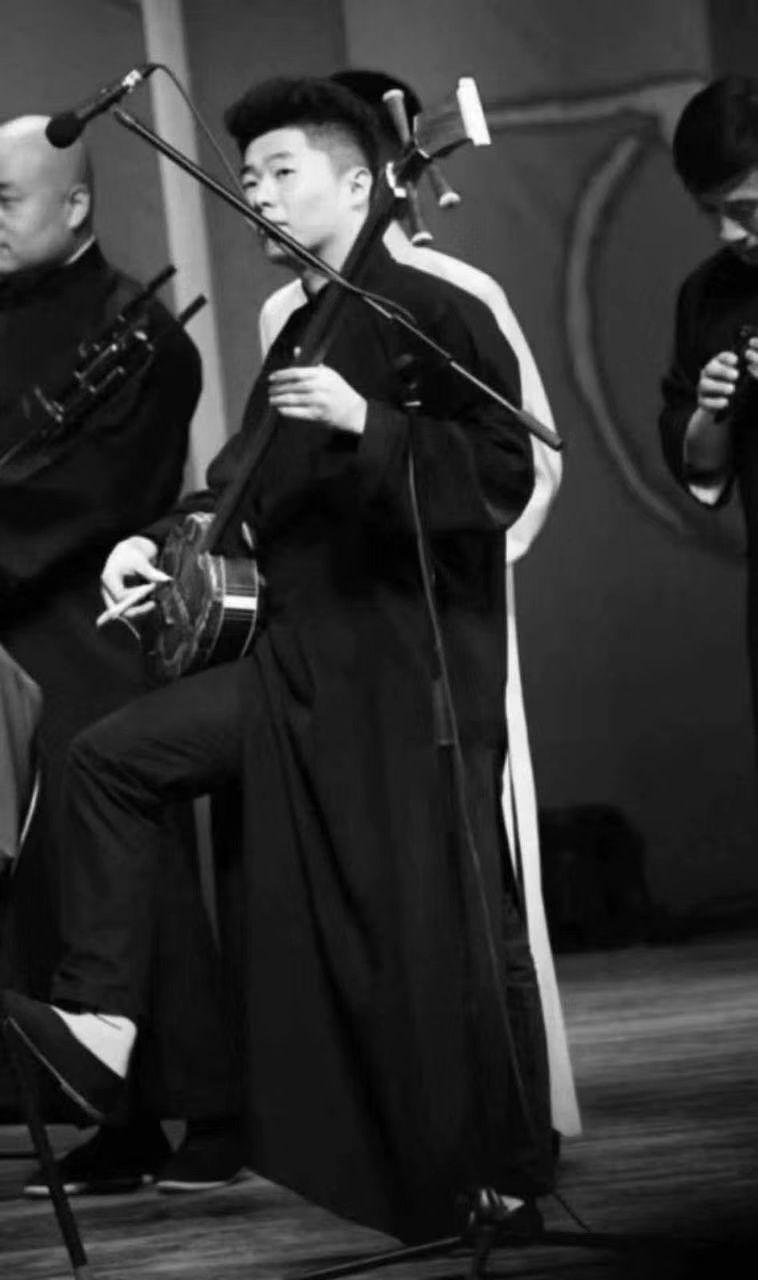 有没有德云社成员很霸气的黑白图片? - 知乎