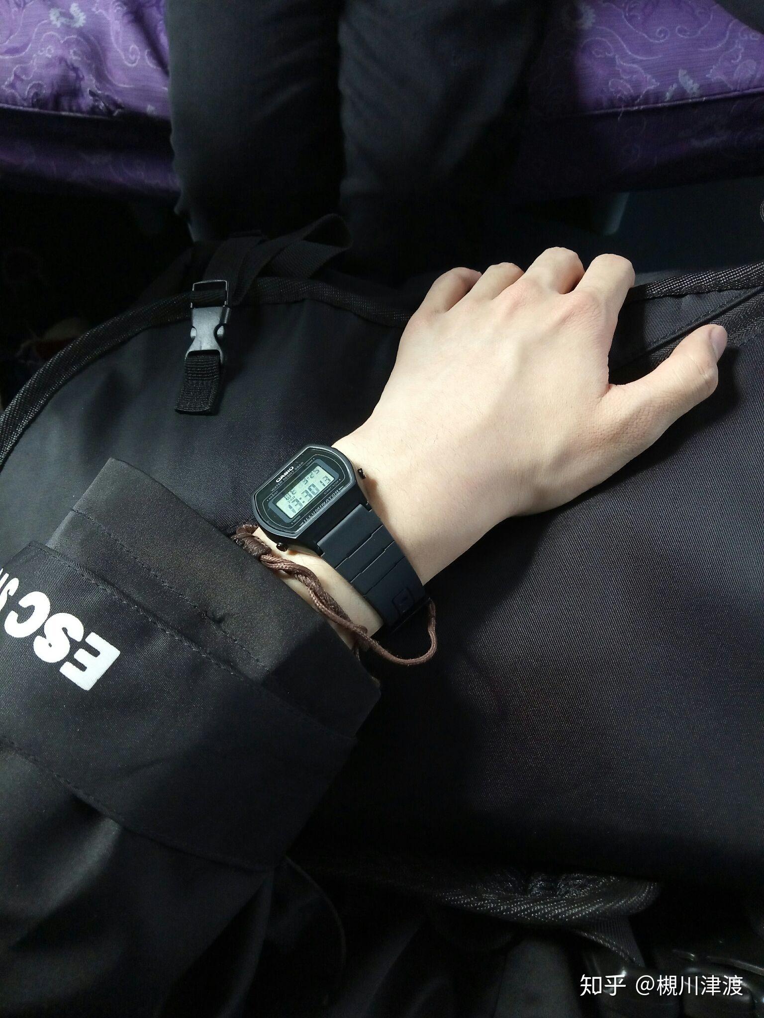 《请以你的名字呼唤我》中甜茶手上戴的是什么手表及手链? - 知乎