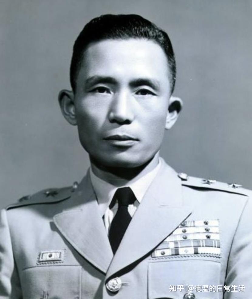 韩国的朴正熙政府和全斗焕政府属于军政府吗?