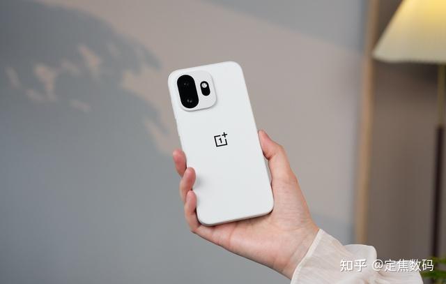 一加 15T 正式发布:小屏旗舰全维升级,锚定差异化赛道