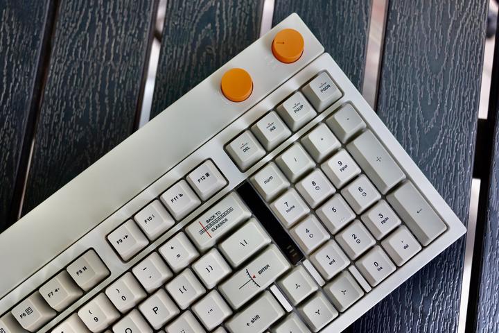 复古的经典：Lofree洛斐小方98三模机械键盘体验 - 知乎