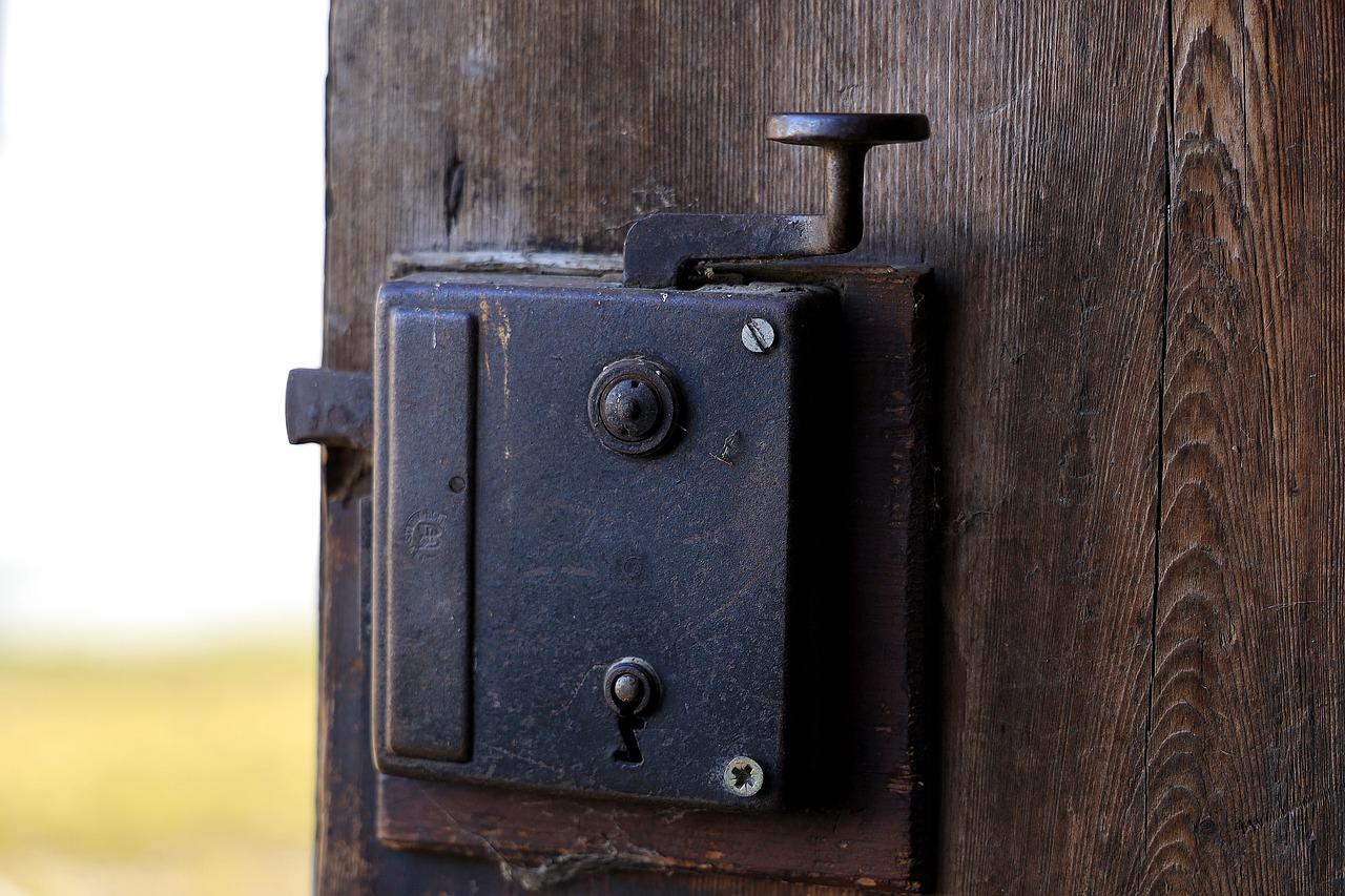 安装门锁面板步骤