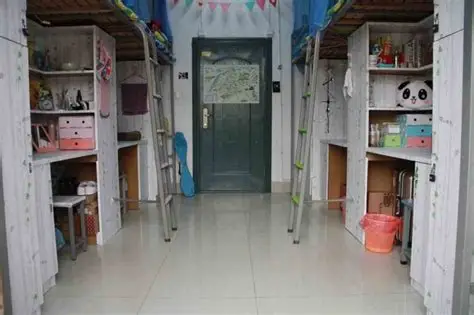 (卫校宿舍内部)