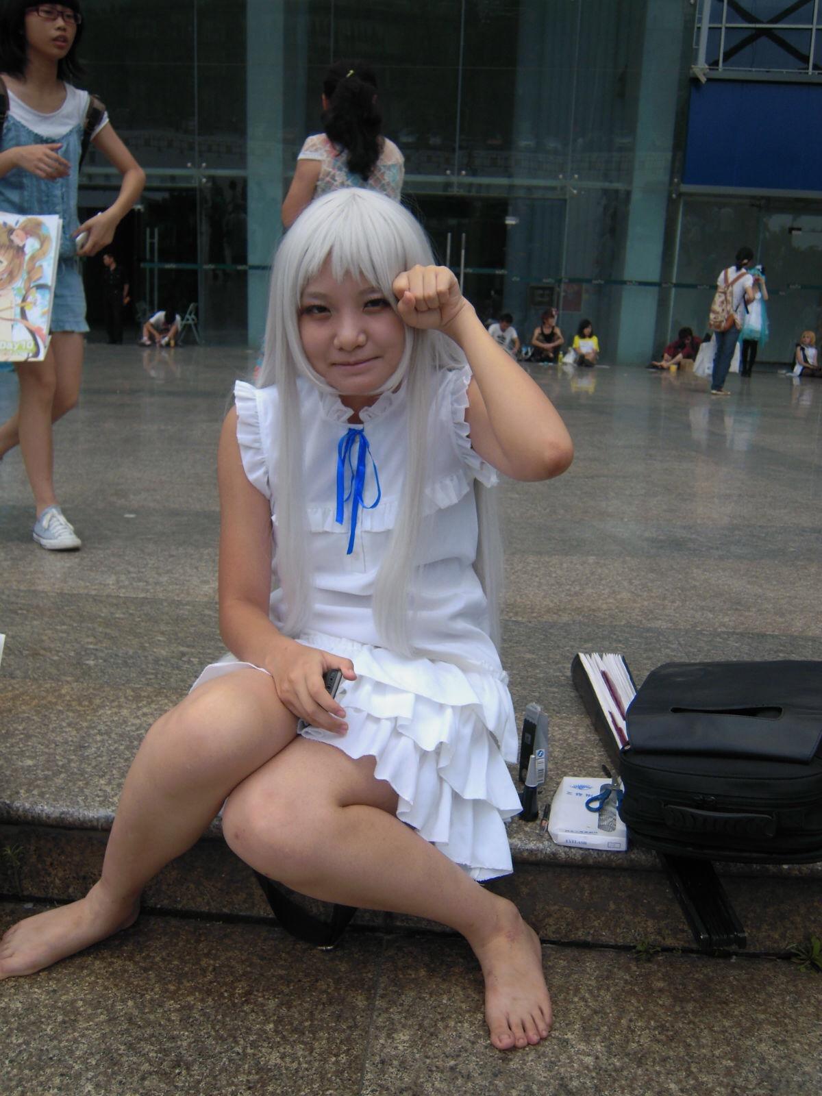 像去漫展要出光着脚的角色,一般都是怎么办?