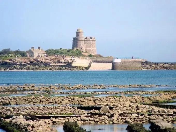 别去网红景点啦，来看看法国人心目中最值得去的10个小镇！ - 知乎