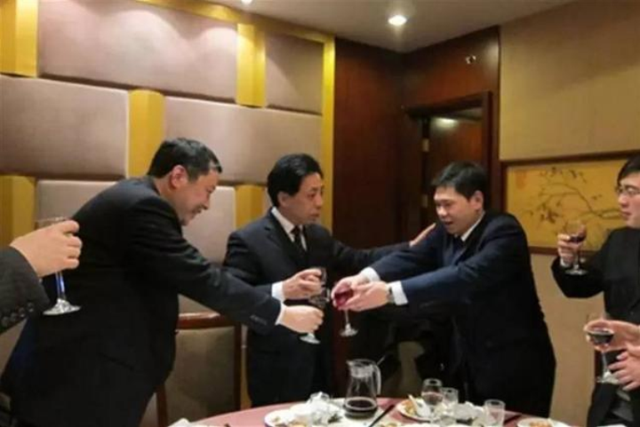 职场酒局不会说敬酒词?学学4大敬酒术,会说话更受人待见 - 知乎