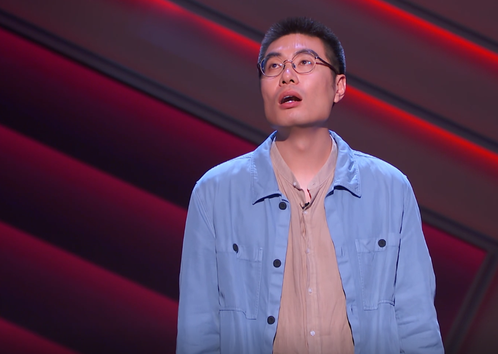 周奇墨在脱口秀大会4突围赛中的listento伯伯这段厉害在哪儿