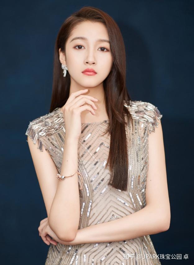 如何评价关晓彤本人? - 知乎