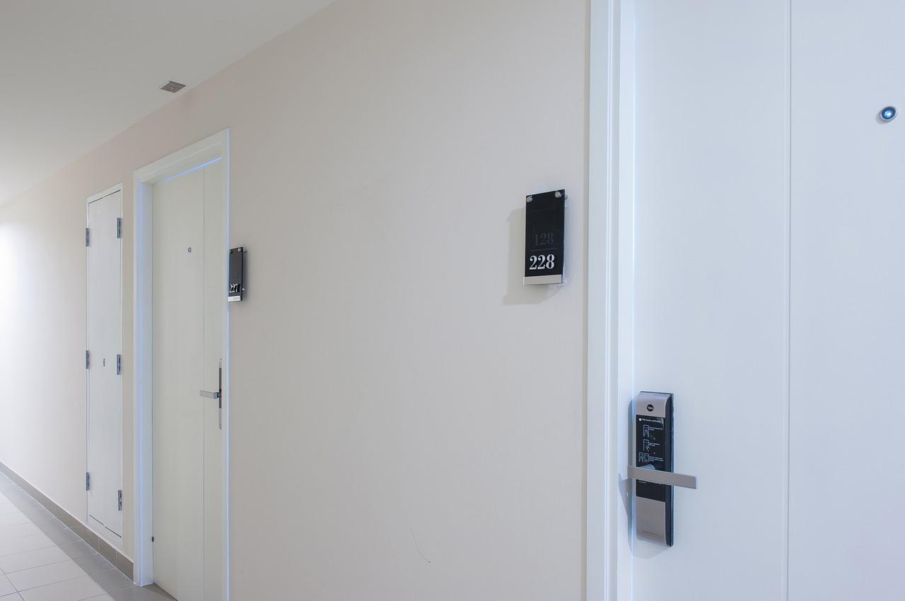 冰箱门关不紧怎么解决