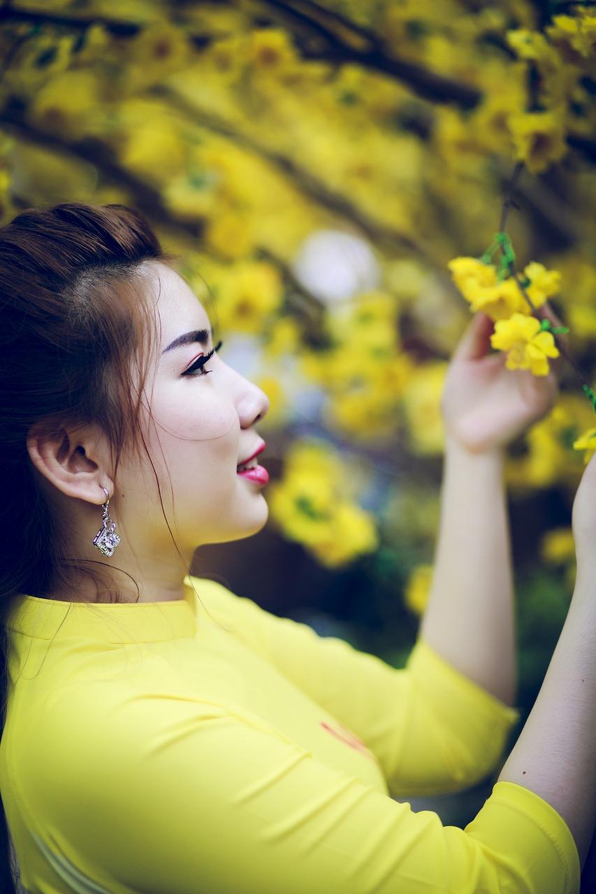 晨曦微露鸟语鸣，