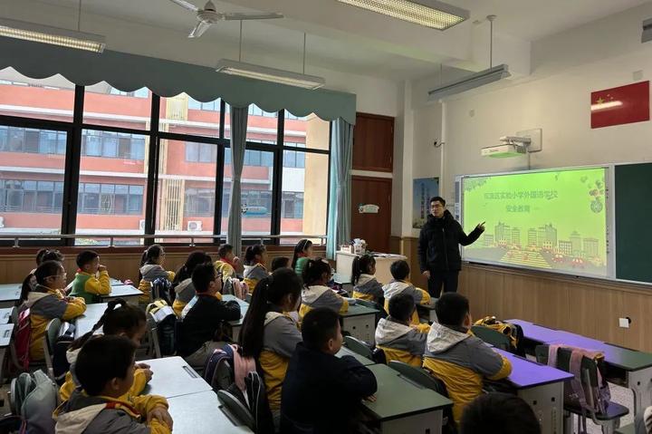 双流区实验小学外国语学校科学防控安全风险强化保障学生安全