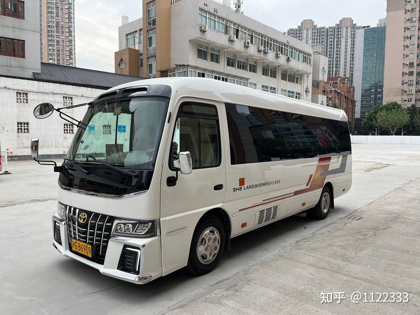 温州 7 人座包车租车市场深度分析:温商名城的灵活出行适配之道