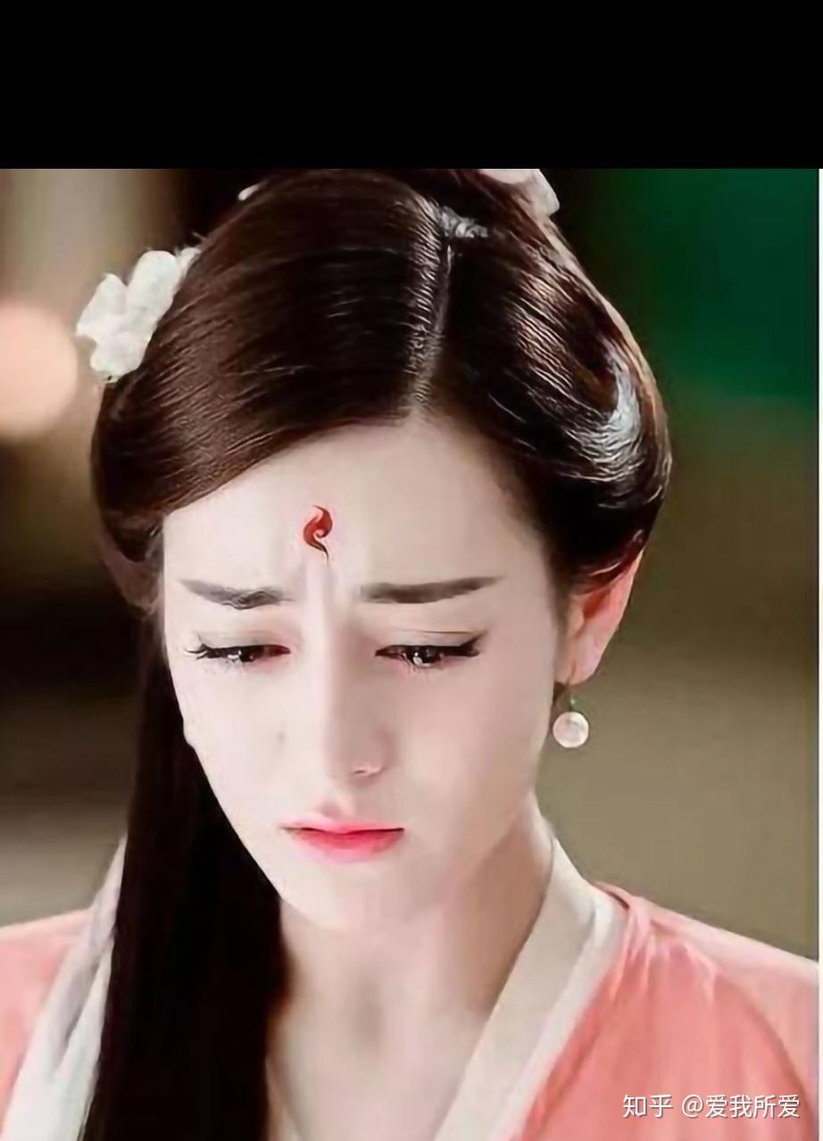 演员演哭戏的时候是如何做到让眼泪从眼睛中部留下来的