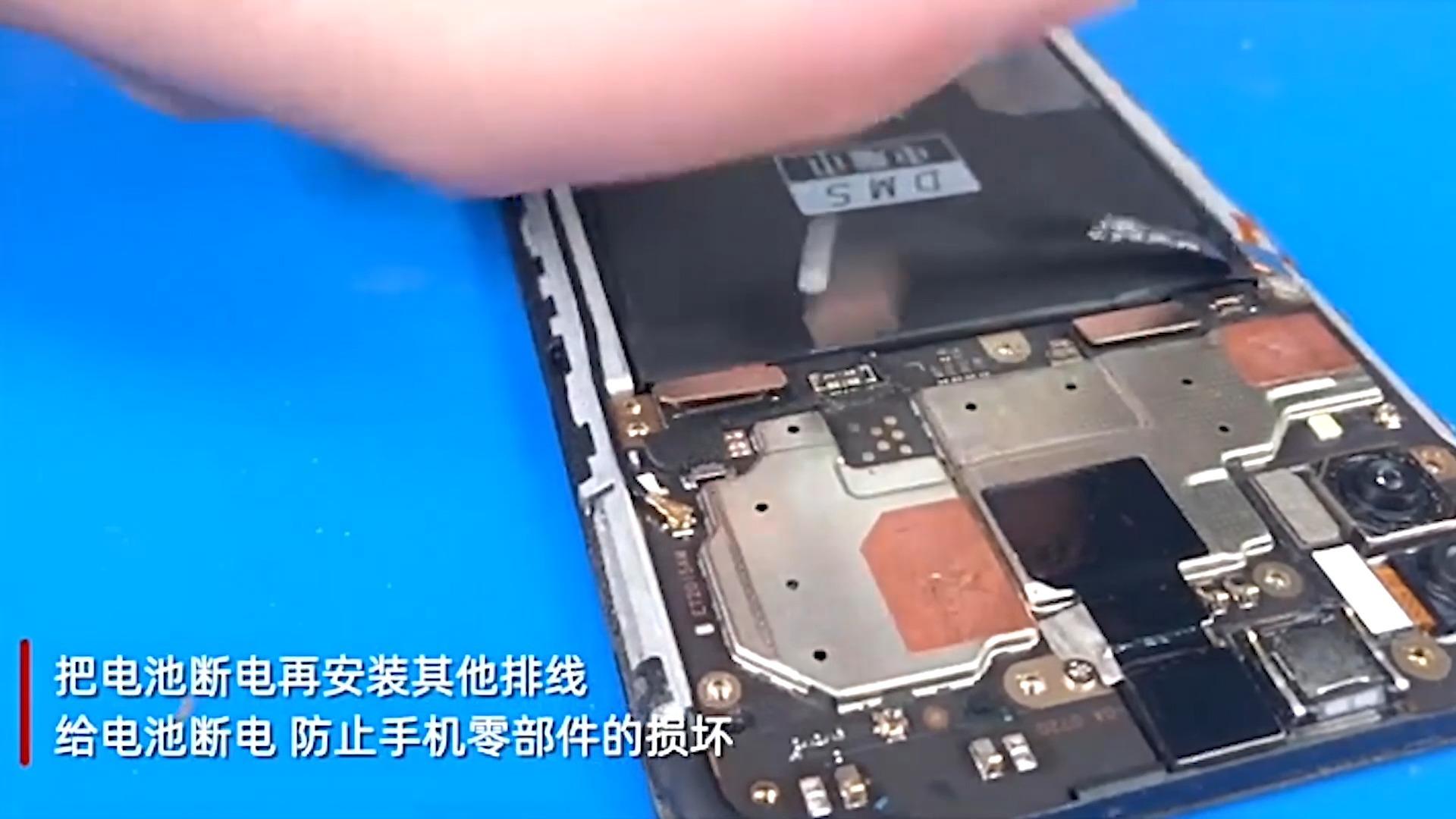 电魔术vivoy97手机拆机更换电池维修教学视频