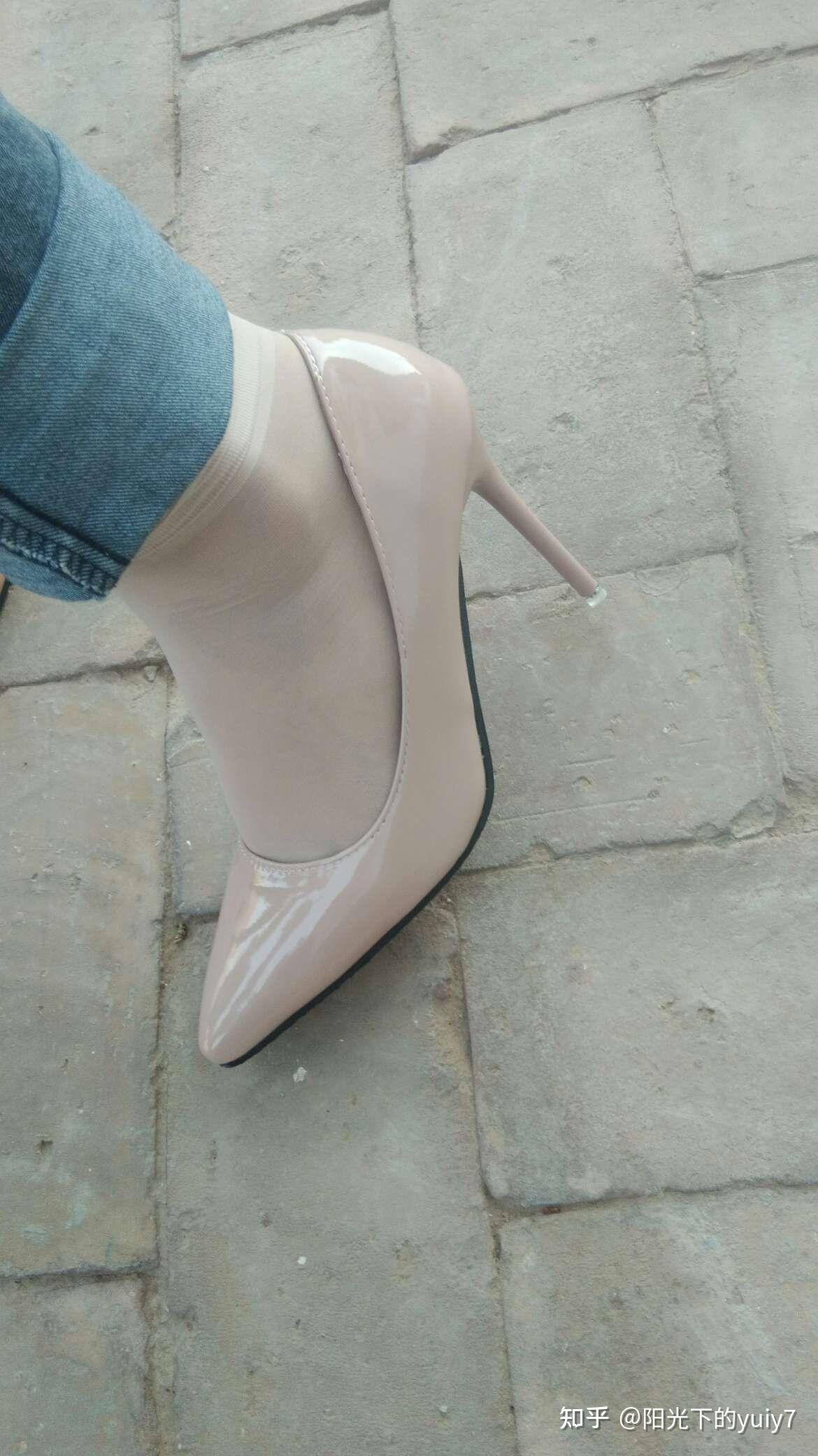 我是一个初中女生,我妈非让我穿短丝,我想问问穿短丝好看嘛? - 知乎