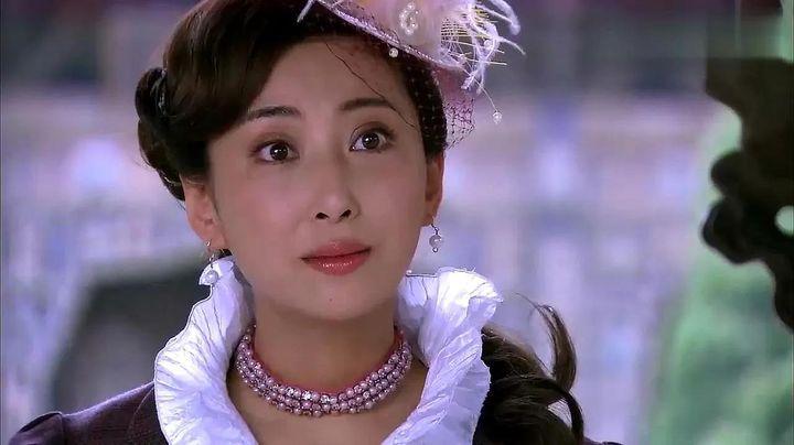 《铁梨花》中的赵府大小姐,"天使胖丫"最终成为了"恶魔嫣然"