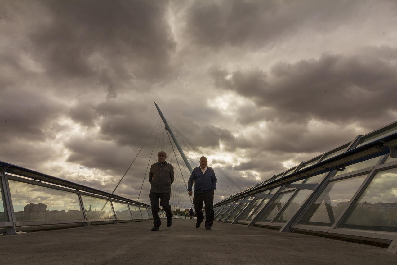 亲情瞬间：家人互助