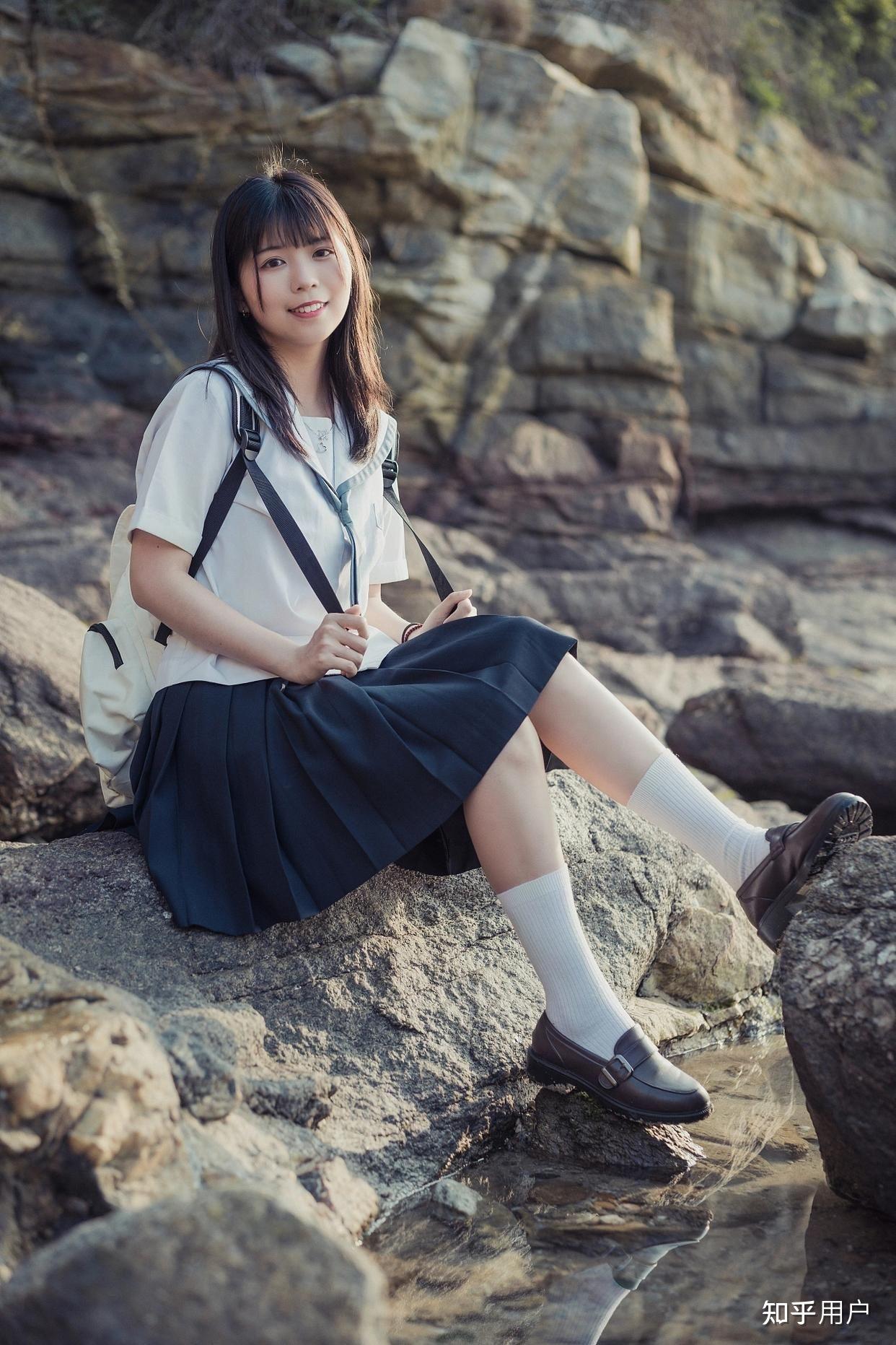 女生穿jk制服时可以搭配光脚穿凉鞋吗