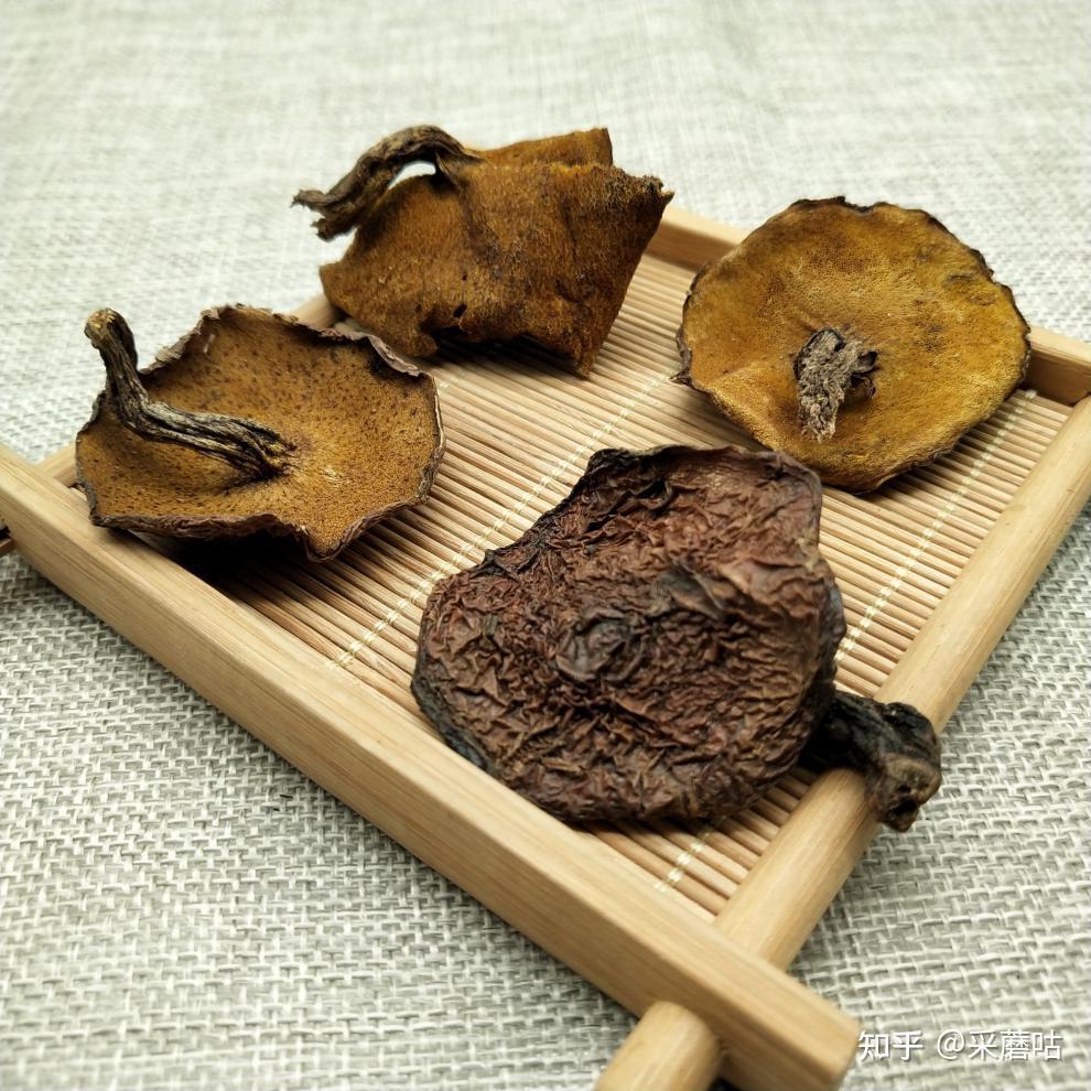 有谁知道这种黑色糯糯滑滑口感像果冻的菌菇叫什么吗(见图)?