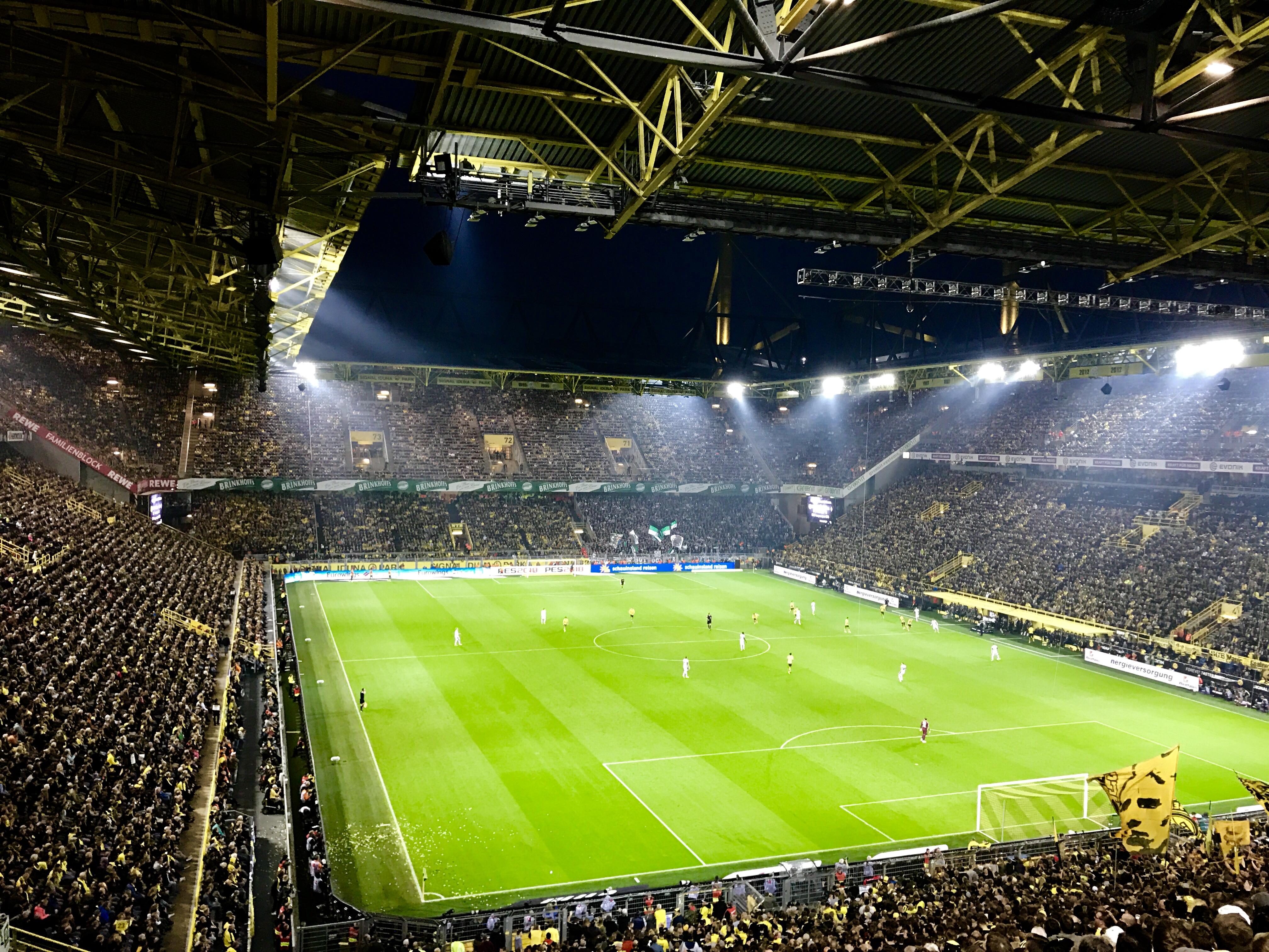 在魔鬼主场威斯特法伦球场看球是怎样一种体验