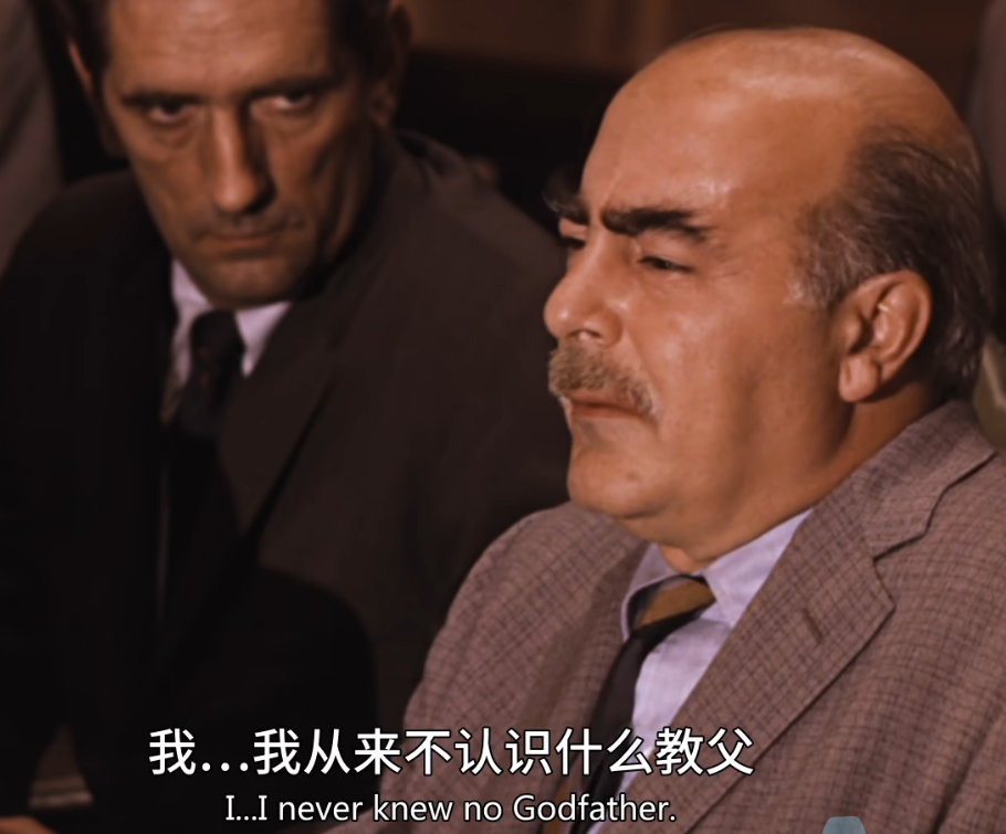 教父2中的潘坦居利为什么一见他哥哥就在法庭上改变供词了