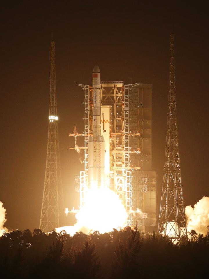 标题海风荡漾火焰飞舞长征七号改运载火箭成功发射试验十二号卫星01星