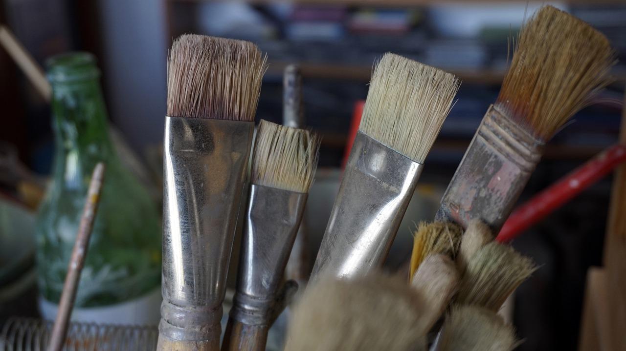 如何清理油画表面