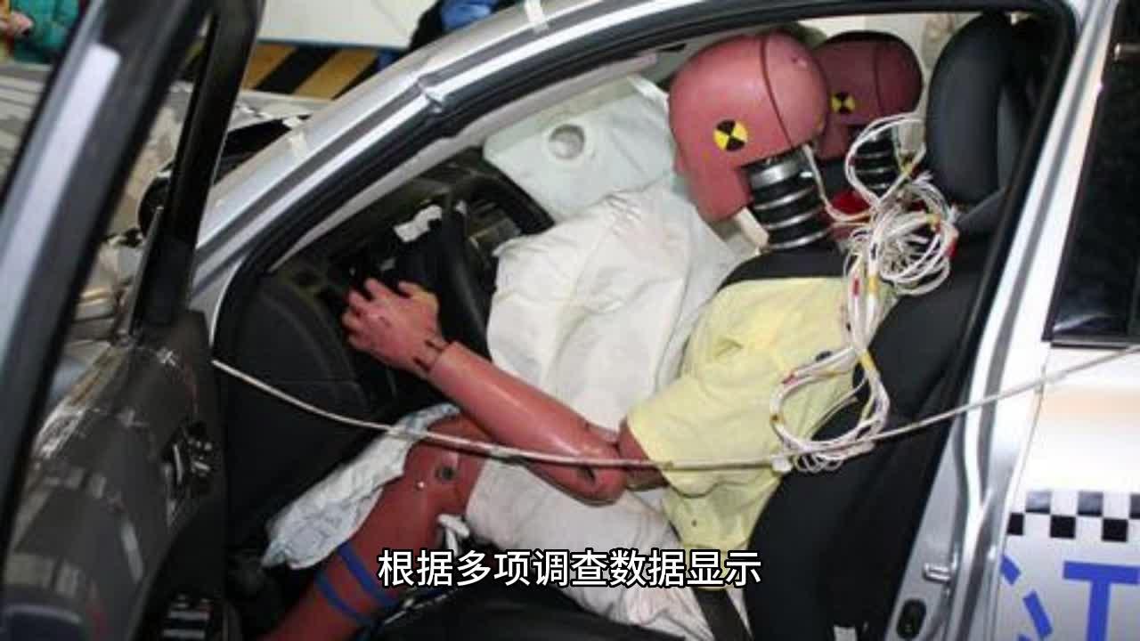 实际乘车出行时,后排乘客普遍不系安全带,危害有多大?