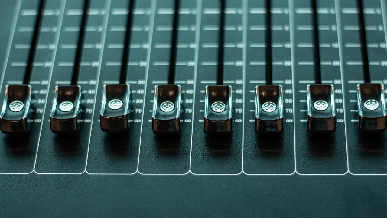 如何拆卸充电推子