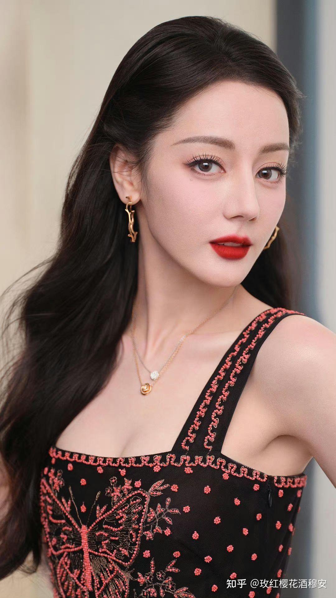 如何评价艺人迪丽热巴的颜值