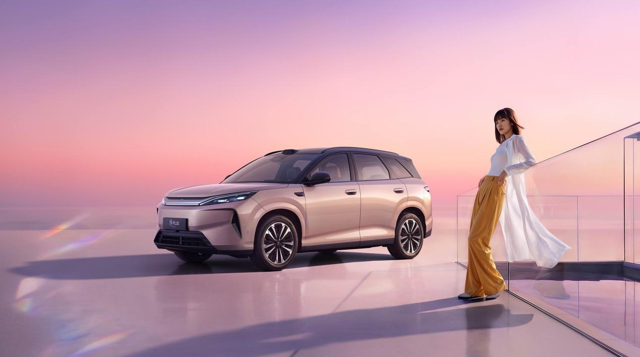 第三代元 PLUS 上市:11.99 万起的闪充 A 级纯电 SUV