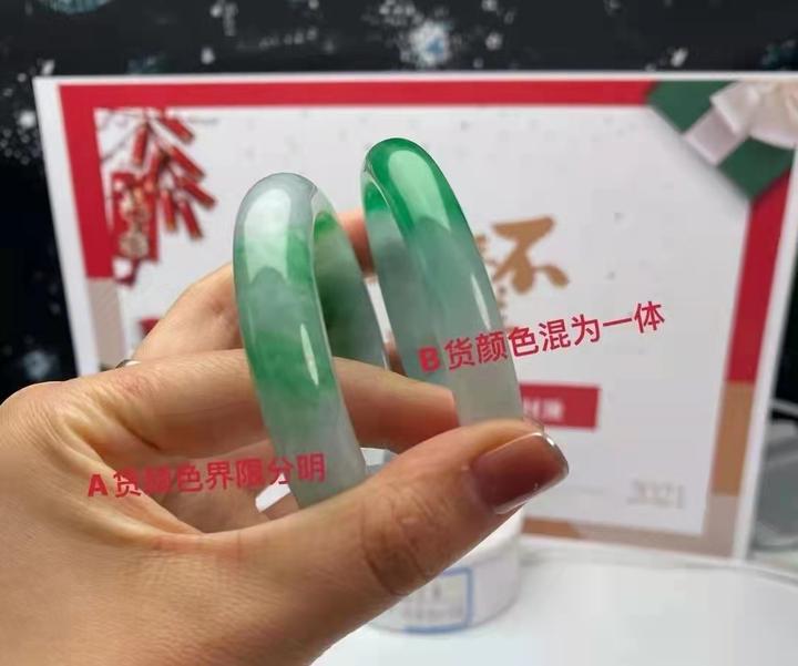 怎么看翡翠手镯是不是注胶染色翡翠注胶和没注胶对比图