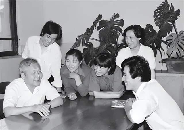 于是之的艺术人生与舞台世界——评《于是之全集》 - 知乎